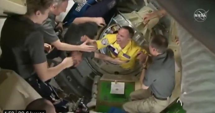 L'accueil chaleureux des locataires de l'ISS aux trois cosmonautes