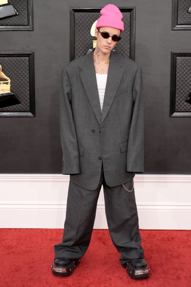Aux Grammy Awards, le costume de Justin Bieber n'était pas trop