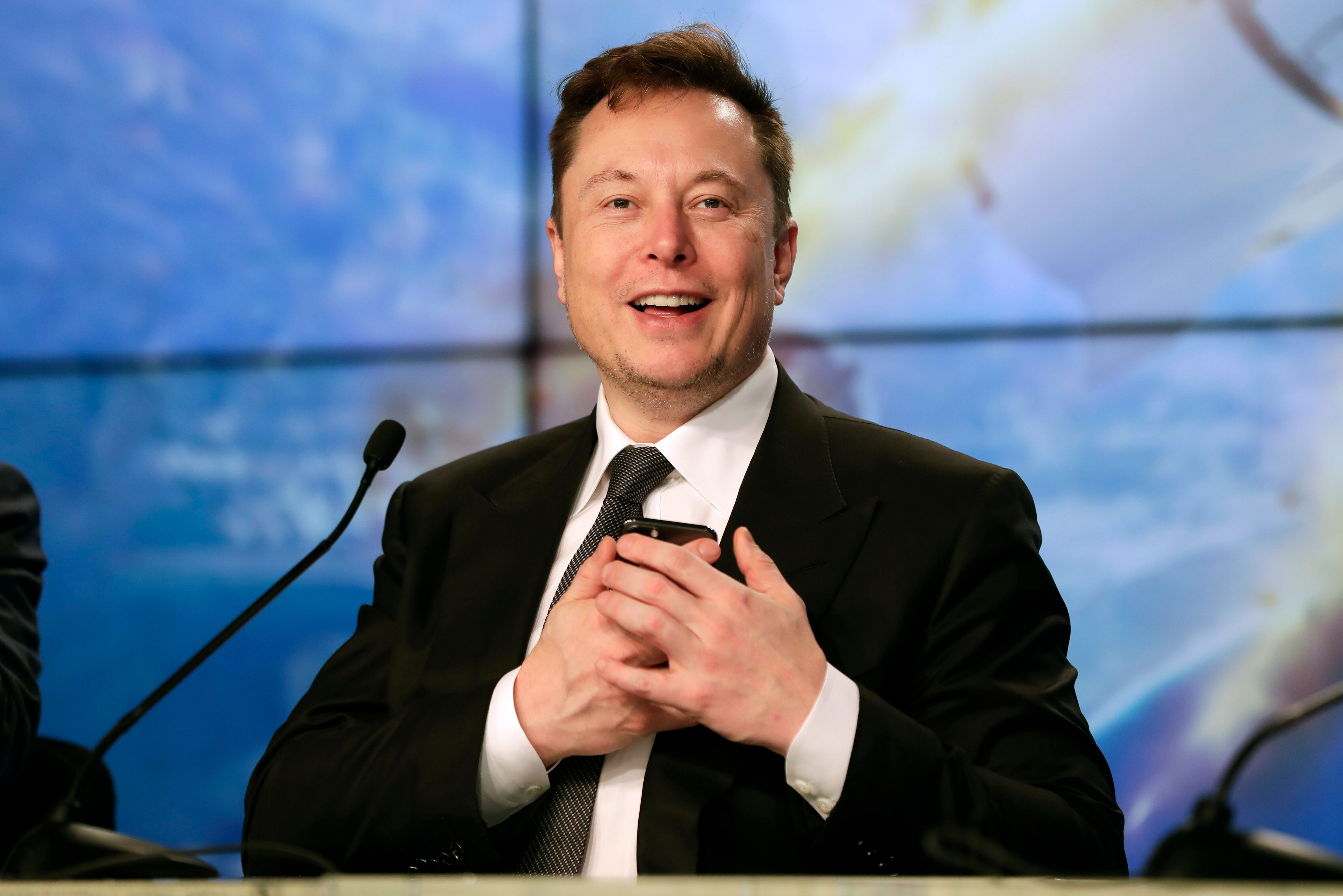 Elon Musk, ici lors d'une conférence de presse au Kennedy Space Center à Cap Canaveral,...