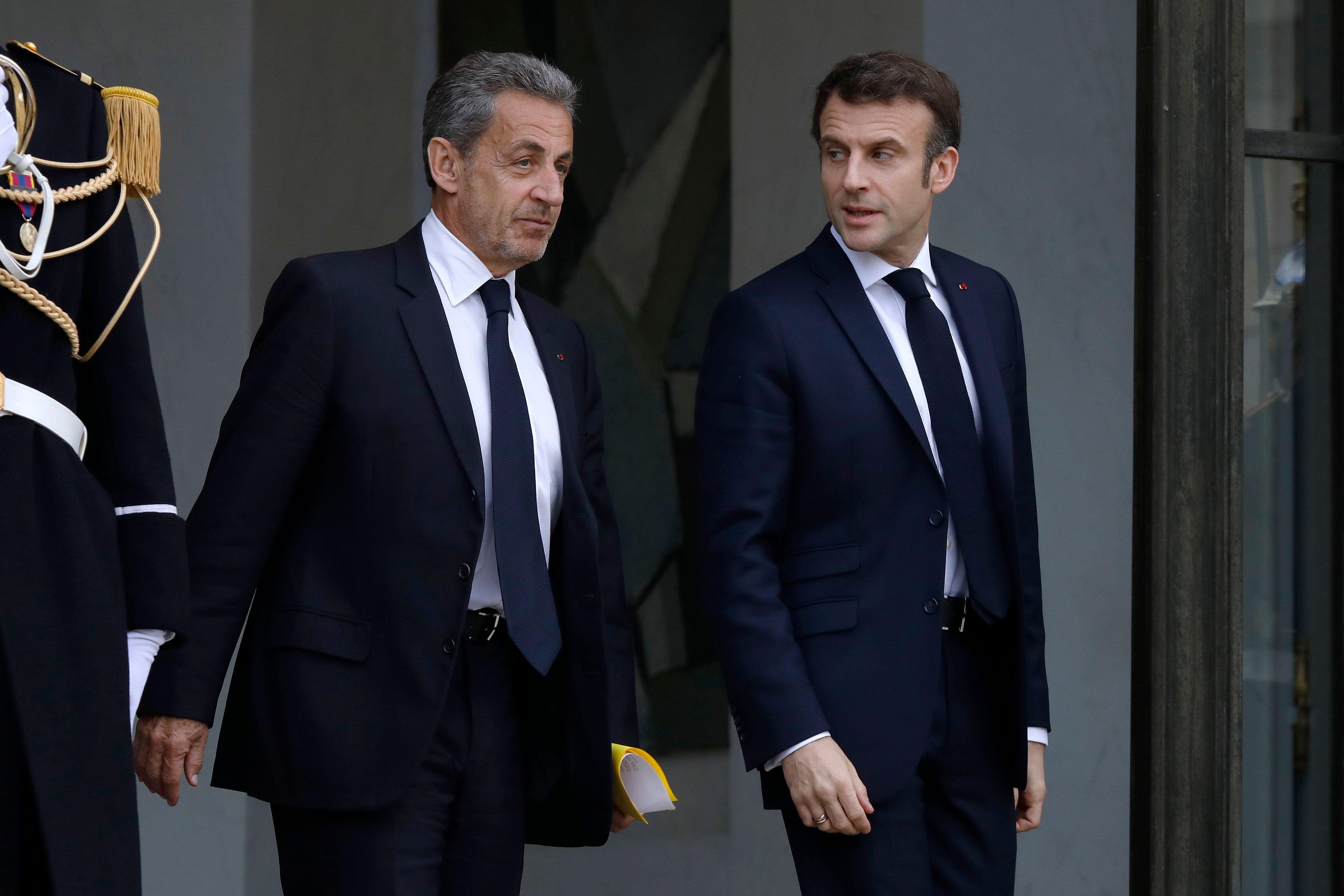 Au second tour de la présidentielle, Nicolas Sarkozy votera pour Emmanuel Macron face à...