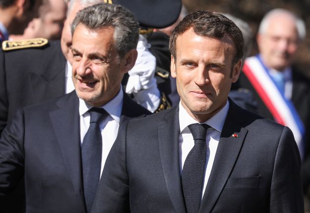 Emmanuel Macron et son prédécesseur Nicolas Sarkozy lors d'une cérémonie en hommage aux résistants de...