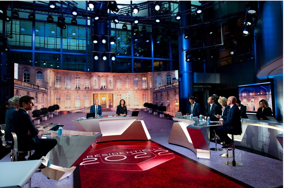 Le plateau de la soirée électorale de TF1 au premier tour de la présidentielle, le 10 avril
