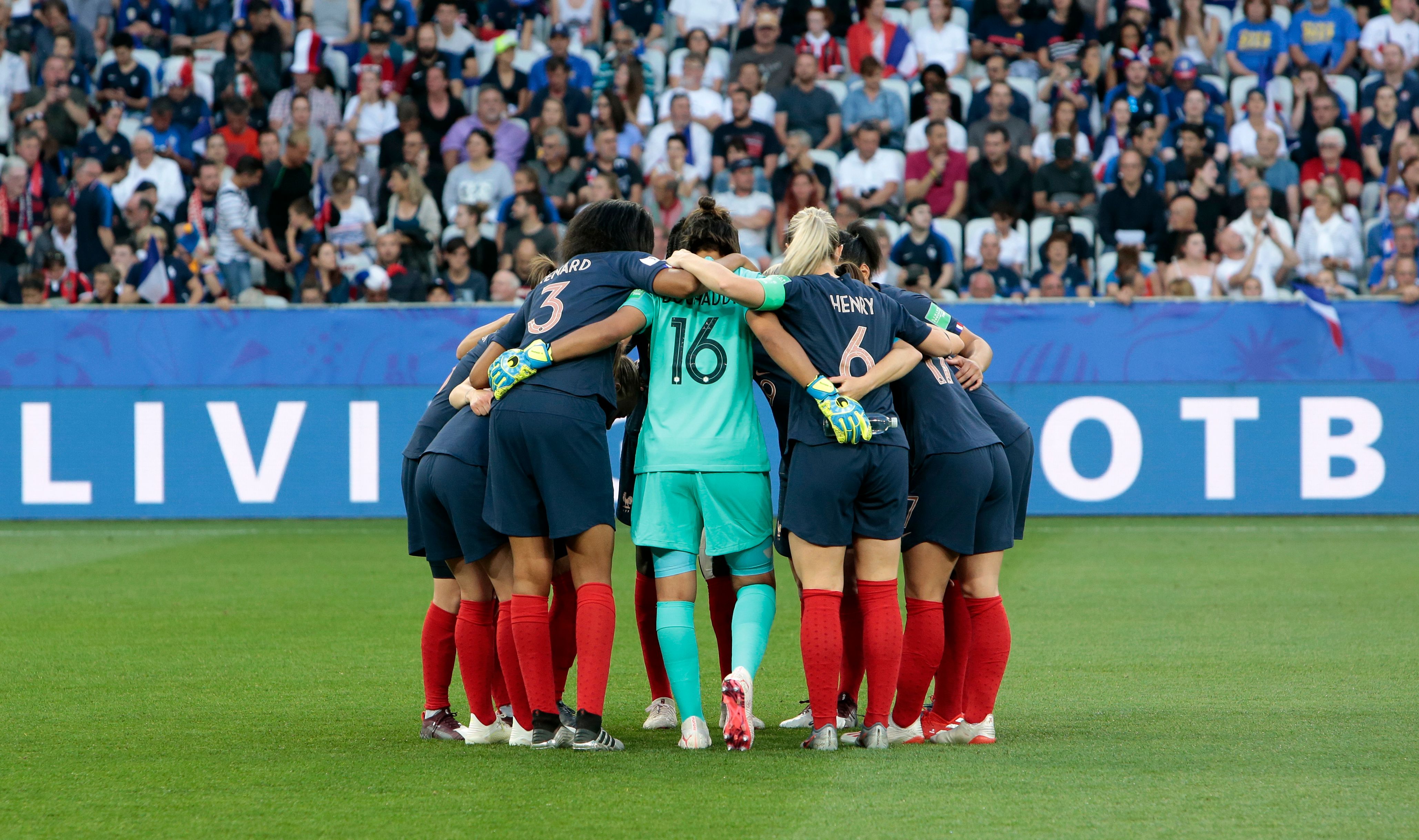 Ce mercredi 25 mai, à quelques jours de l'Euro féminin, l'équipe de France de football a dévoilé ses...