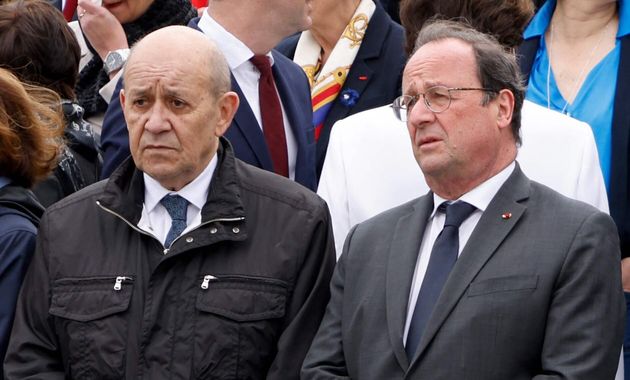 François Hollande et Jean-Yves Le Drian lors de la cérémonie du 8 mai 2022, à