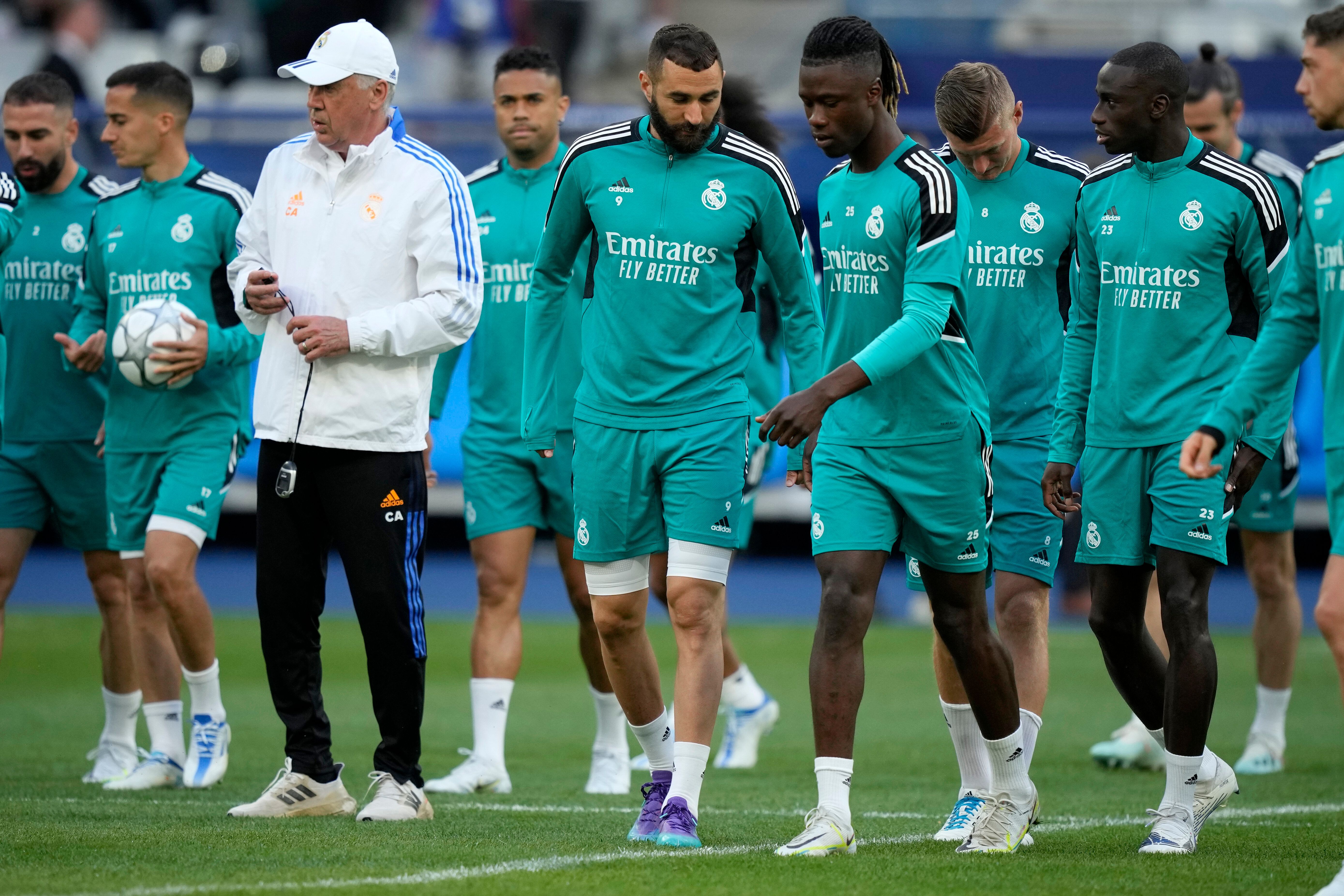 Les joueurs du Real Madrid, avec Karim Benzema au centre, à l'entraînement au Stade de France,...