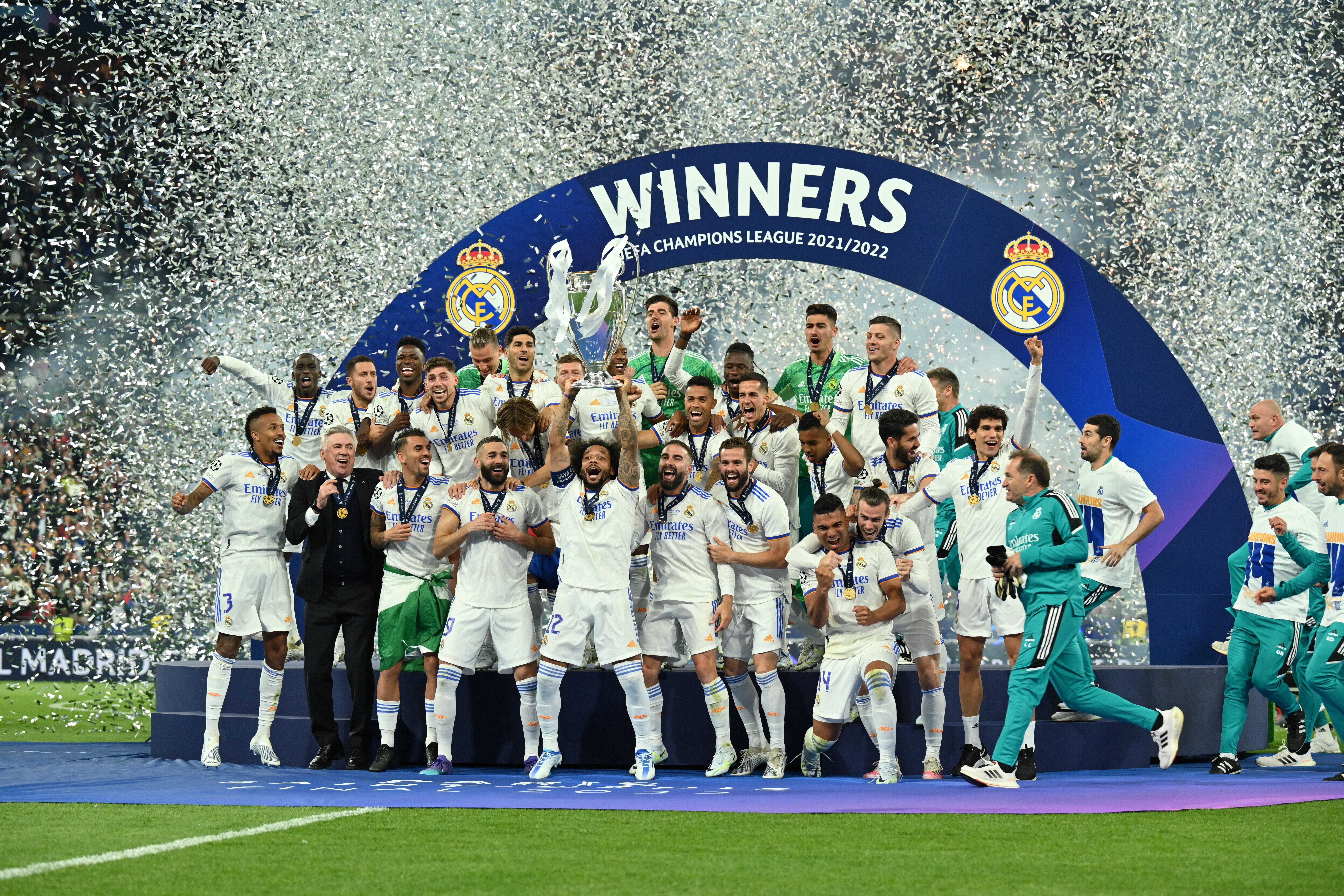 Les joueurs du Real Madrid célèbrent leur Ligue des champions remportée face à...