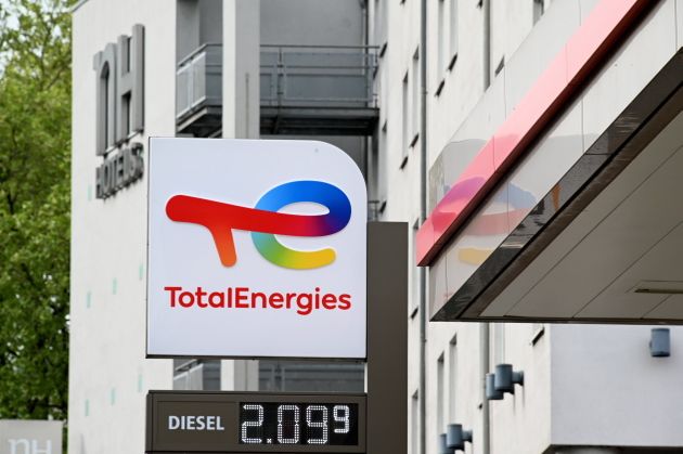 TotalEnergies rabaissera de 10cts par litre le carburant sur les autoroutes cet été, a...