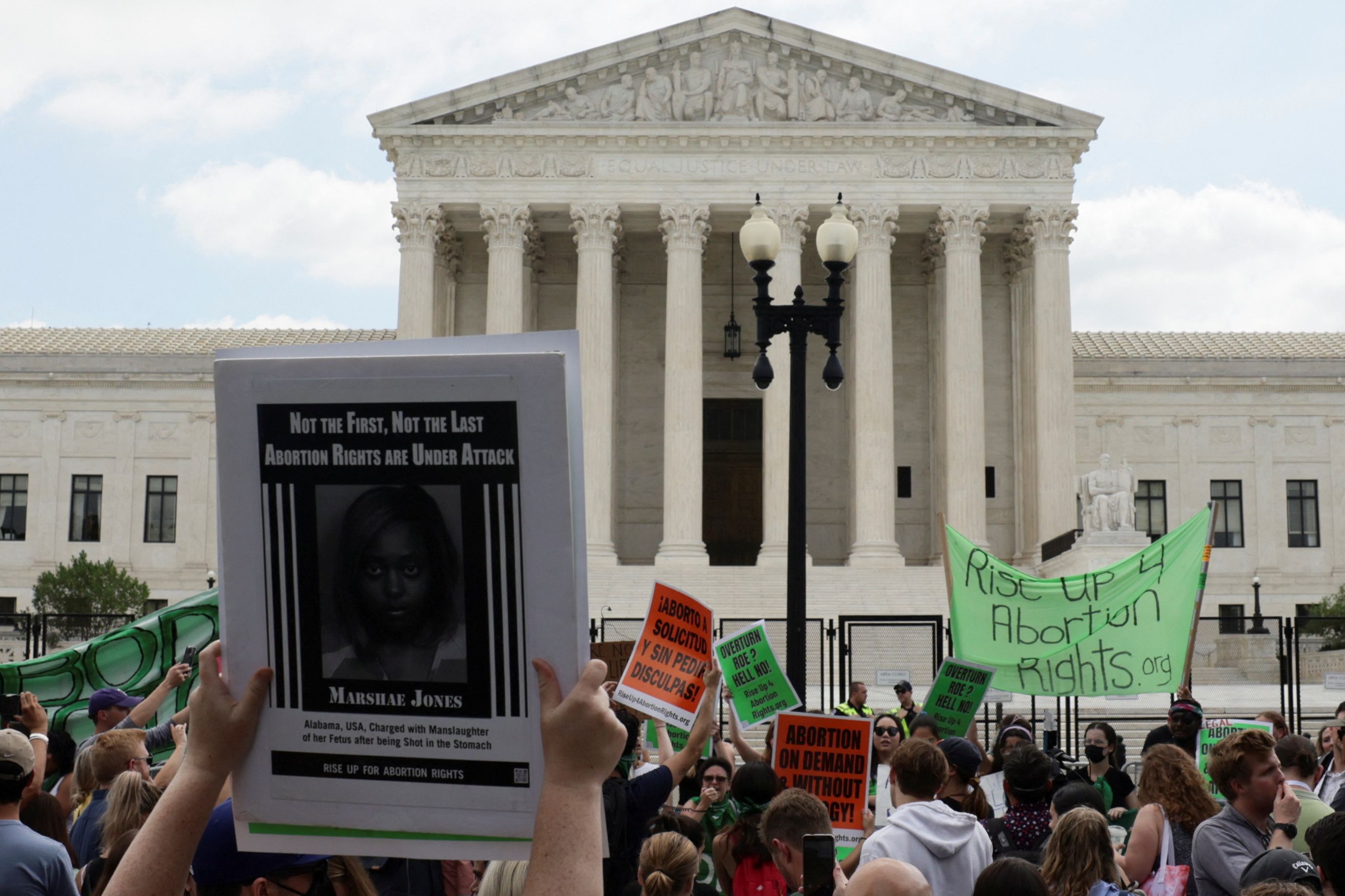 Des défenseurs de l'avortement devant la Cour suprême des États-Unis (photo