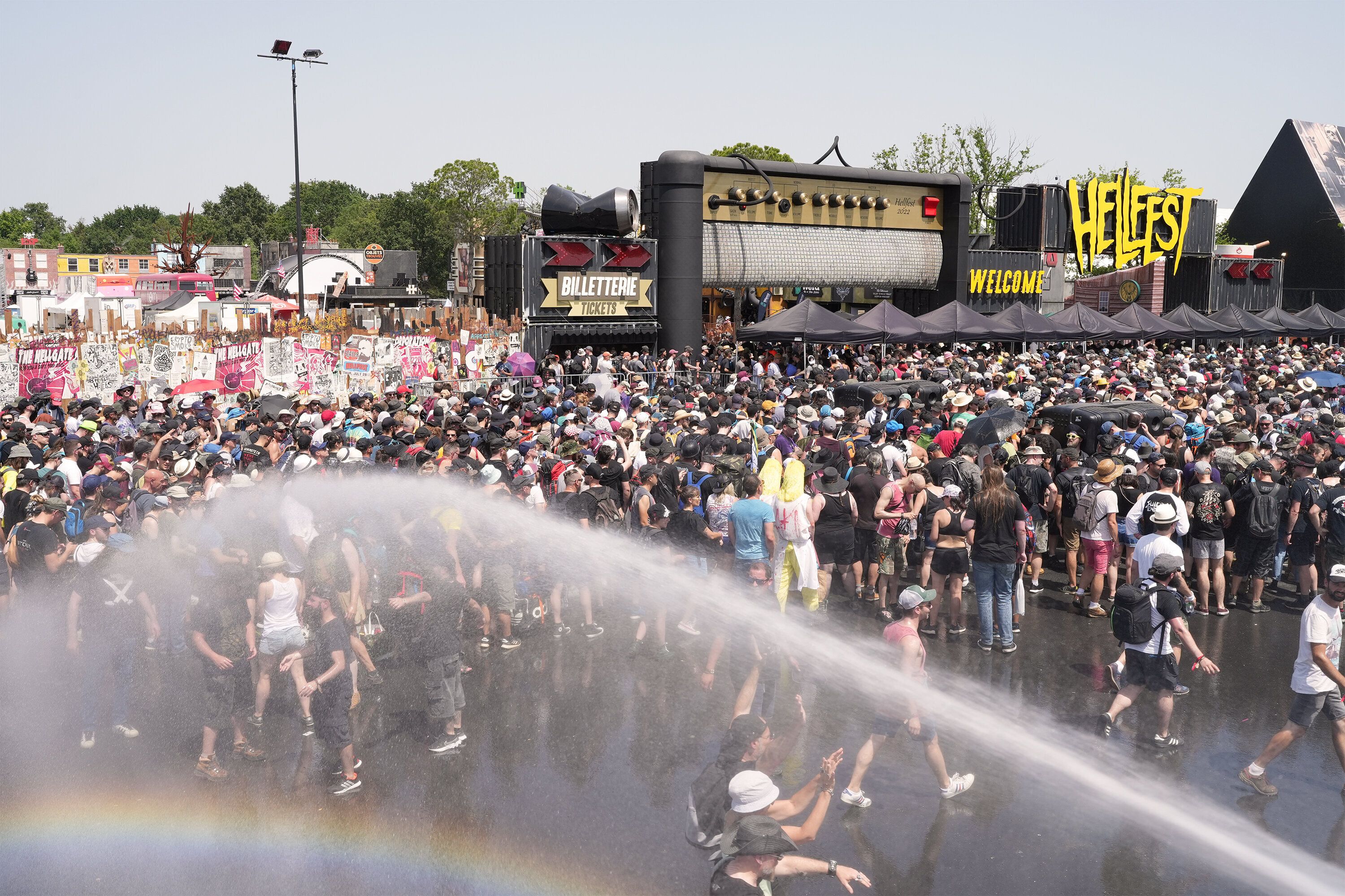 La chaleur provoque plus de 800 malaises en deux jours au Hellfest (Photo by Séverine Sajous/Getty
