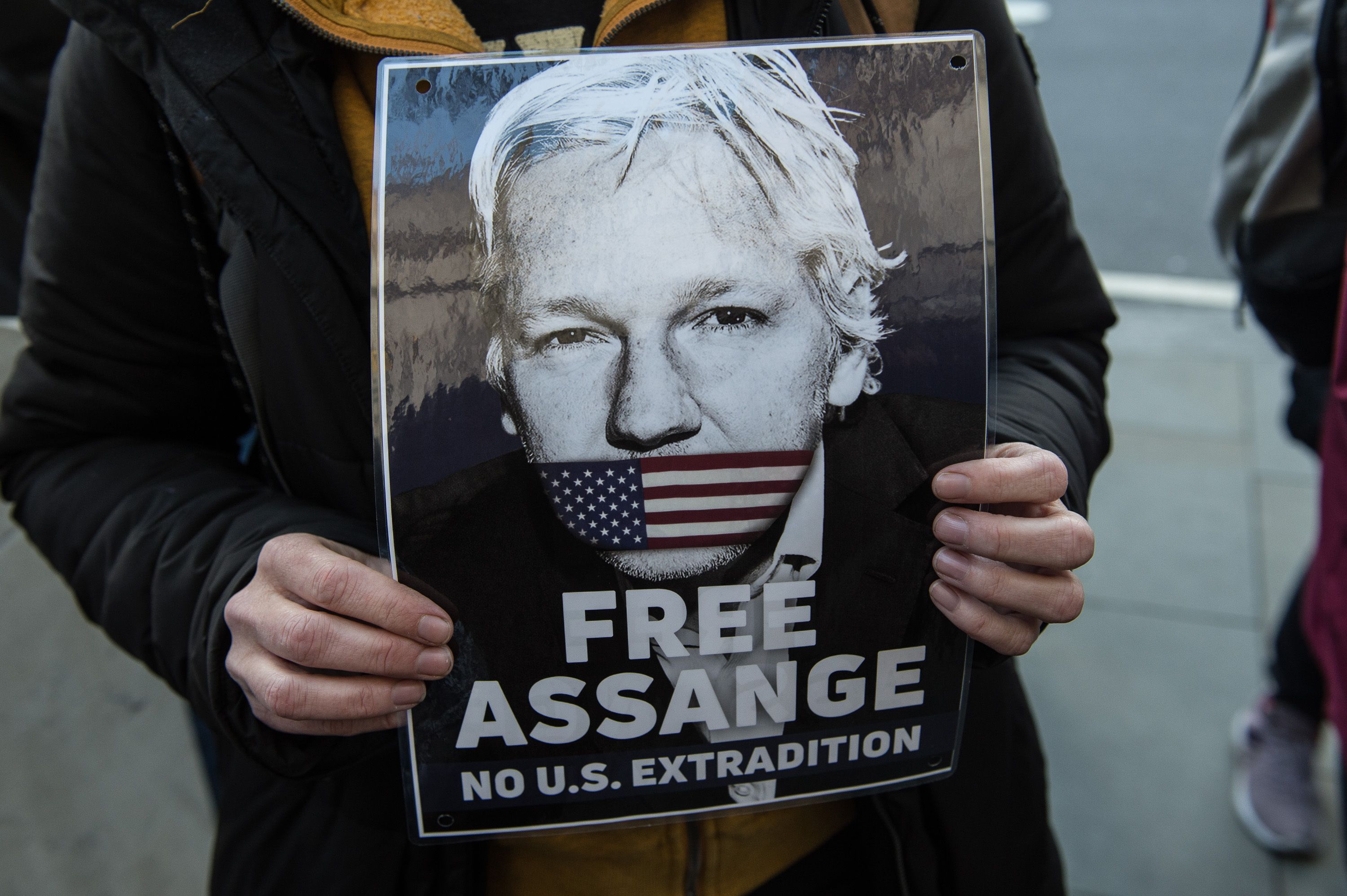 Les autorités britanniques ont annoncé ce vendredi 17 juin que Julian Assange allait être extradé vers...