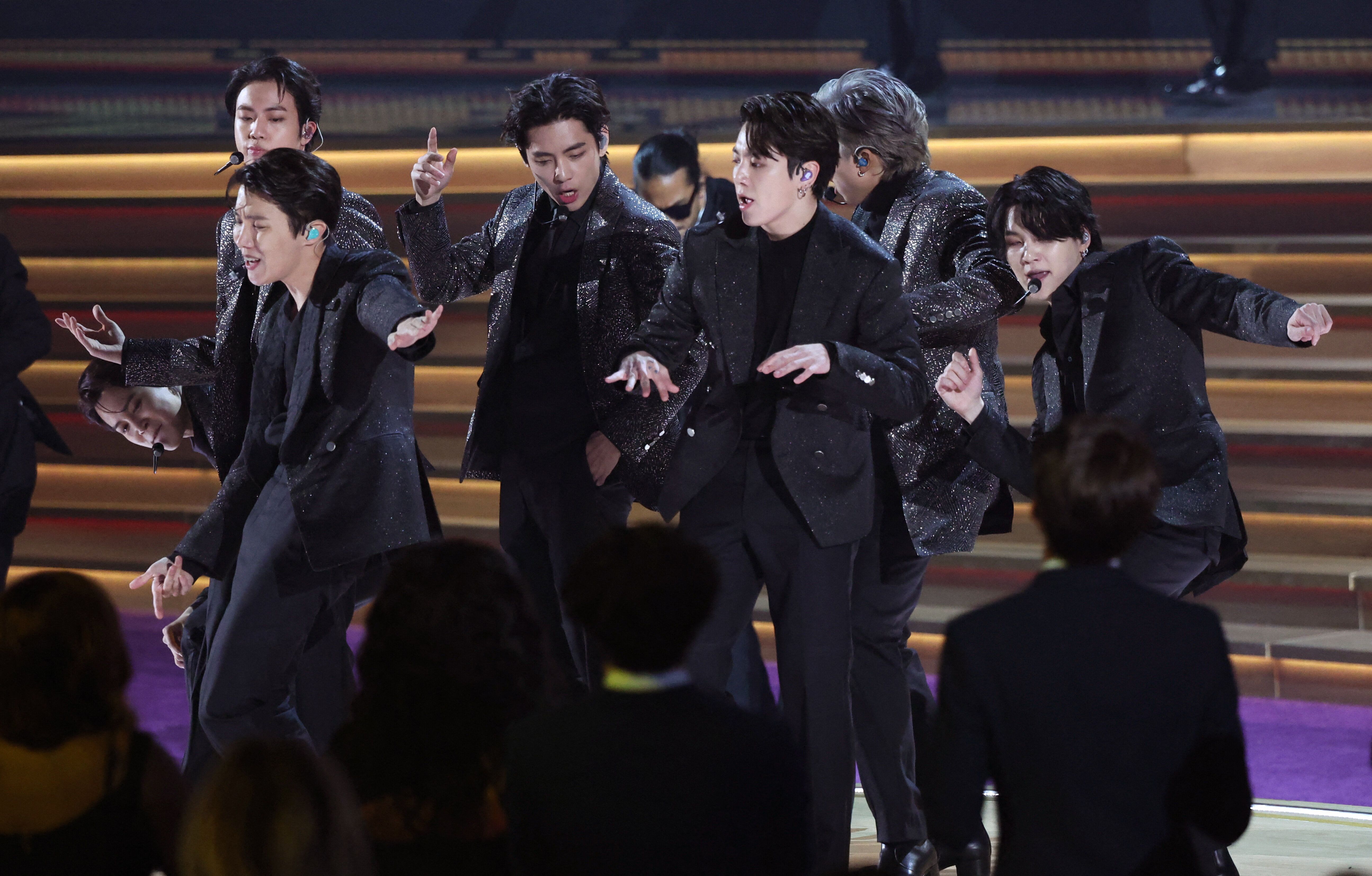 Le groupe BTS sur la scène des 64e Grammy Awards à Las Vegas, le 3 avril