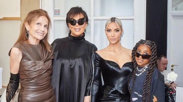 North West, Kim Kardashian, Kris Jenner et Cici Bussey au déilé Balenciaga, le mercredi...
