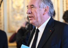 Budget 2025 : Bayrou annule 4 000 suppressions de postes enseignants