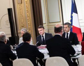 Emmanuel Macron mise sur l'équipe Bayrou pour des solutions innovantes et un budget optimisé