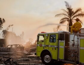 Les entreprises tech soutiennent les secours aux incendies à LA