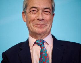 Nigel Farage vs Conservateurs Britanniques : Confrontation Sans Merci et Sans Pitié